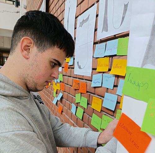 Formabontóan tisztelegtek